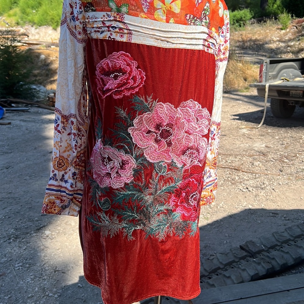 Aratta NWOT Silent Journey Burned Tulip velvet and silk embroidered tunic size S - Picture 8 of 14